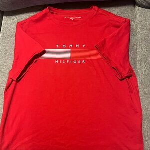 Tommy Hilfiger men's short sleeve t-shirt. Red. Medium